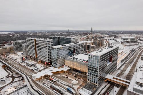 Modern 1BR Apartment with Balcony at Tripla Pasila, 5 mins to Helsinki City Center, Helsinki (photo 10)