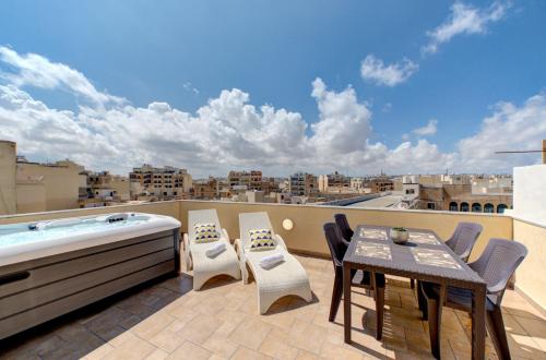 Sliema Exquisite Penthouse with Jacuzzi 2 Bedroom - Location saisonnière - Sliema