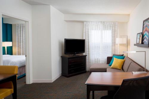 One-Bedroom Queen Suite with Sofa Bed