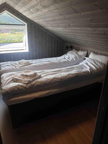 Magic views and walking distance to best beaches, Flakstad