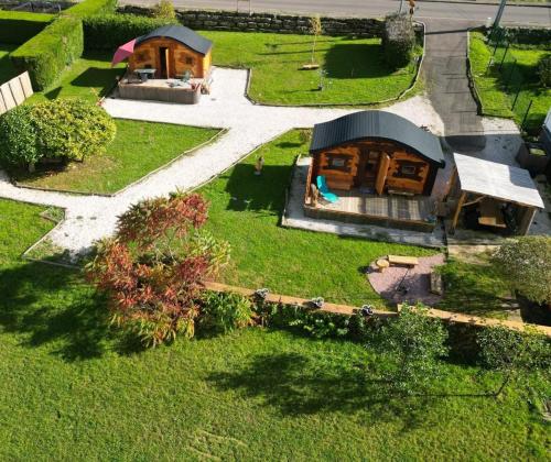 Viesnīcas āriene, Les cabanes féeriques d'Amoncourt (Les cabanes feeriques d'Amoncourt) in Conflandey