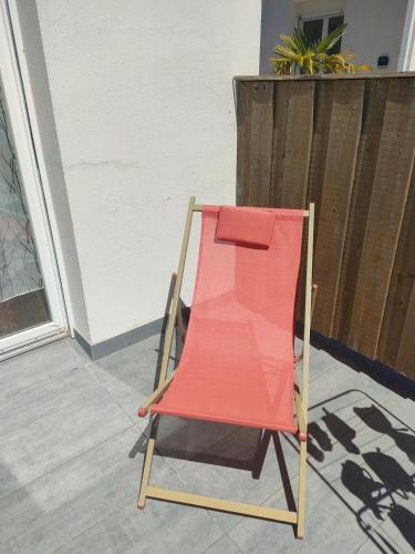 Apartment in residence with swimming pool and beach 200m away in 聖熱昂德蒙特
