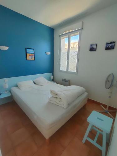 Apartment in residence with swimming pool and beach 200m away in 聖熱昂德蒙特