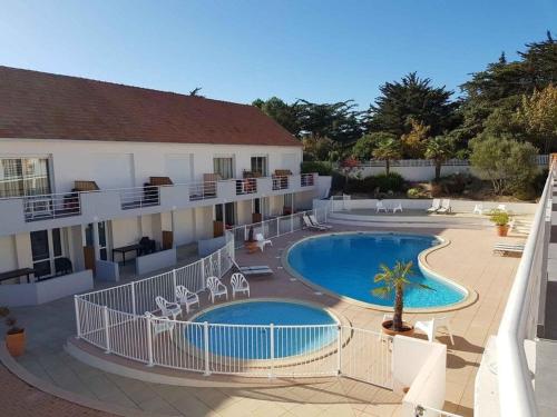 Apartment in residence with swimming pool and beach 200m away in 聖熱昂德蒙特
