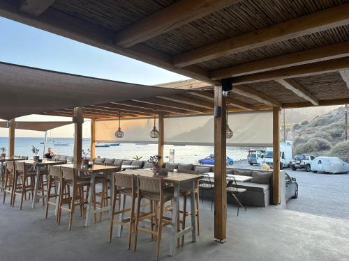 Akrotiri Hotel - image 2