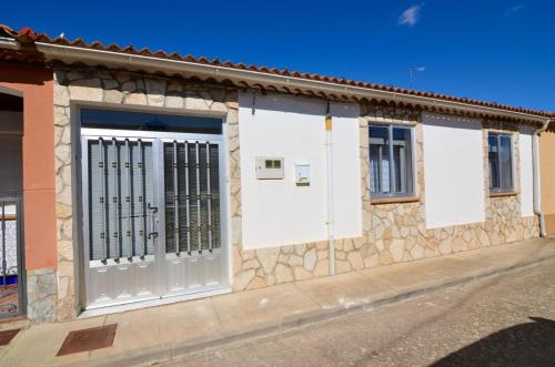 Exterior view, Villa de hermanos in Urueña