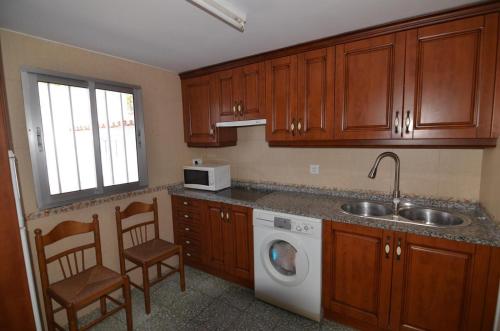 Kitchen, Villa de hermanos in Urueña