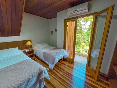 Suite with Air Conditioner image 7