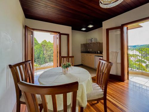 Suite with Air Conditioner image 3