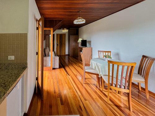 Suite with Air Conditioner image 5