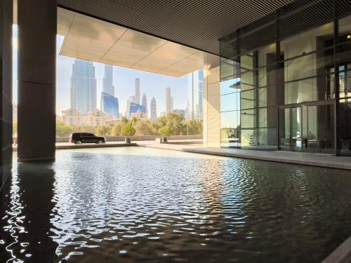 Stunning Burj Khalifa & Downtown Views - Elegant 1BR in The Iconic Index Tower, Dubaï (photo 4)