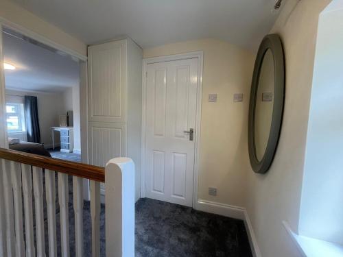 Narrowboat Cottage in ซานบาช