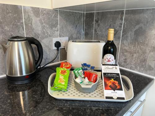 Narrowboat Cottage in ซานบาช