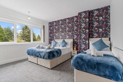 Solihull South Birmingham Lux Spacious 3Bedroom House, Sleeps 8 6Beds, - Driveway Fits 2 Vans - Free Parking & Netflix- NR A45 & Motorway links Central Location - perfect for NEC, JLR, Central Birmingham, Solihull, Airport, Warwickshire etc! gîte à louer Hall Green