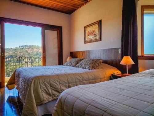 Luxury Triple Room With Mountain View room in Pousada Victoria Villa By Nacional Inn - A 800 metros da Vila Capivari
