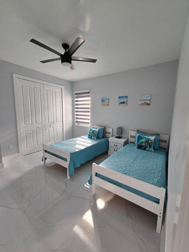 Casa Madrid Heated pool sleeps 8 Casa Madrid Heated pool sleeps 8