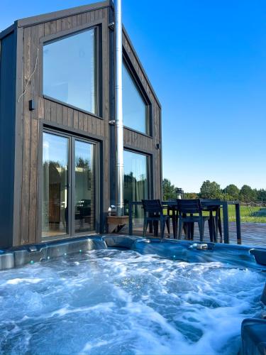 Czarcia Szopa Prywatne jacuzzi i kominek w cenie!