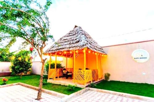 Dārzs, Safi House in Boma Ng'ombe