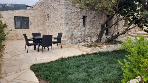 Garden, Bmehrine Village Resort in Blat