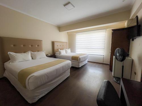 2 queen beds