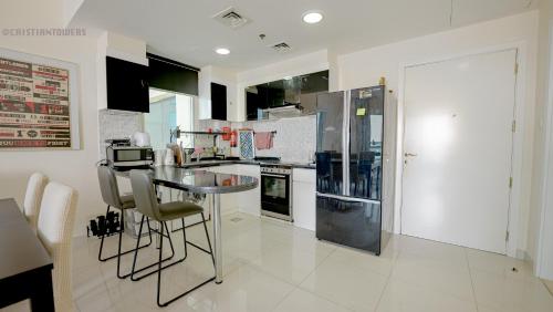 April OFFER Huge 1BKH 4people & high floor, Dubai (foto 7)