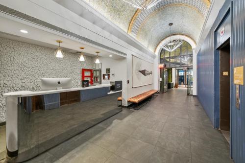 17John in New York (NY)