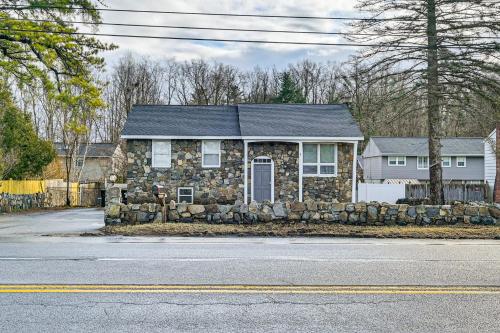 1 Mi to Dtwn Home with Deck in Saratoga Springs