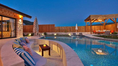 Saribelen Village Luxury Villa - Private pool and Hot tub – khách sạn tại Saribelen