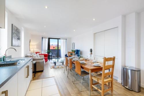 Modern 3-Bedroom, 1-Bathroom Apartment in East London, Londres