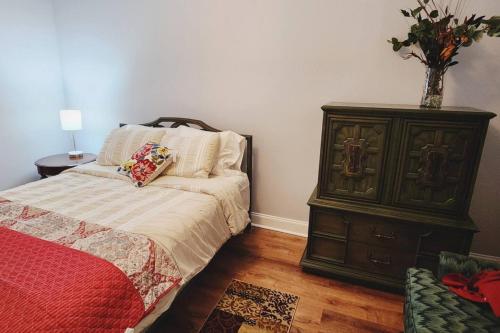 Charming Cute Convenient 2 mi to Downtown and UGA - image 4
