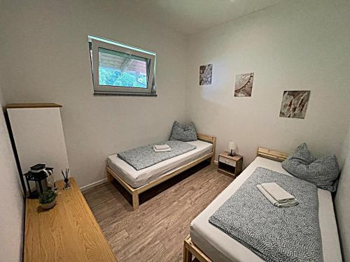2 bedrooms, 3 beds
