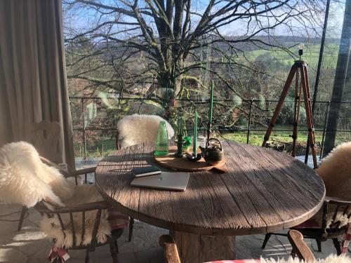 Slow Refuge in Mormont