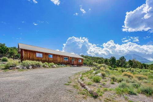 Sunset Cabin near Moab with Stunning Views! in Spanish Valley, USA