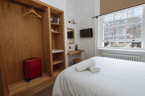 Central Hotel - image 2