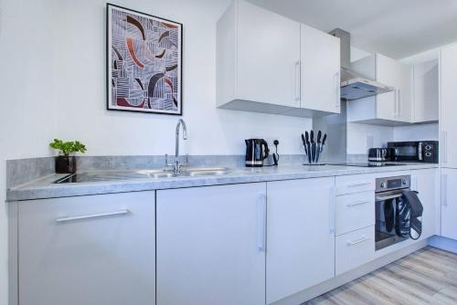 2bed 2bath In - Next To Station For 6 Free Parking, Ashford (foto 7)