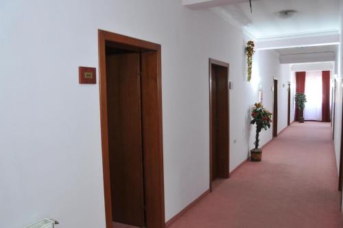 Viesnīcas āriene, Vila Oxa in Postenje