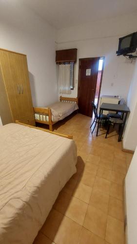 1 double bed, 1 twin bed