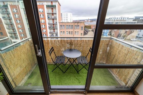 Belfast Quarters- 5th Floor Gem! in แซนดี โรว์ แอเรีย