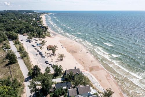 North Shore Private Beach Frontage - image 4