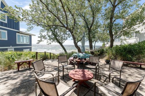 North Shore Private Beach Frontage in Ferrysburg
