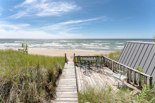 North Shore Private Beach Frontage - image 13