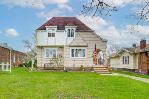 Inviting Vacation Home 2 Mi to Mill Creek Falls! in Garfield Heights, USA