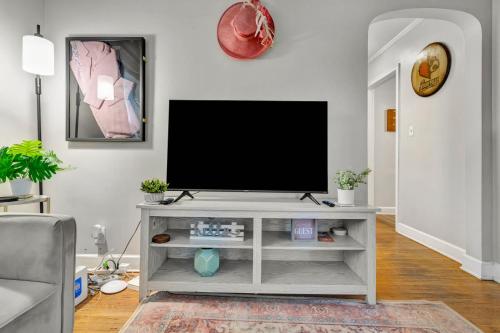 Spacious 4BR Home with Cozy Vibes in Louisville in Louisville, USA