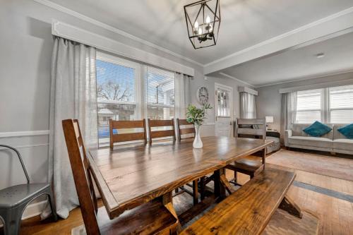 Spacious 4BR Home with Cozy Vibes in Louisville - image 13