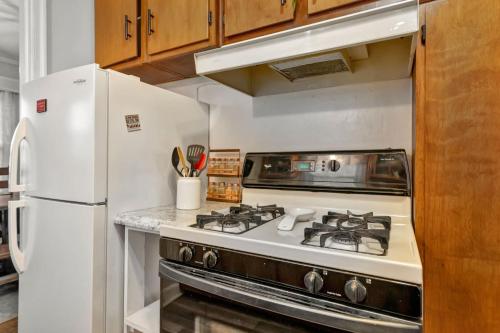 Spacious 4BR Home with Cozy Vibes in Louisville - image 8