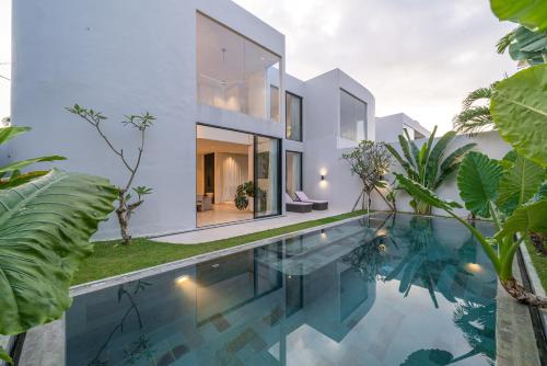 Three-Bedroom Villa image 10