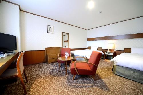 Daiichi Inn Park Set in a prime location of Sendai, Daiichi Inn Park puts everything the city has to offer just outside your doorstep. Offering a variety of facilities and services, the hotel provides all you need for