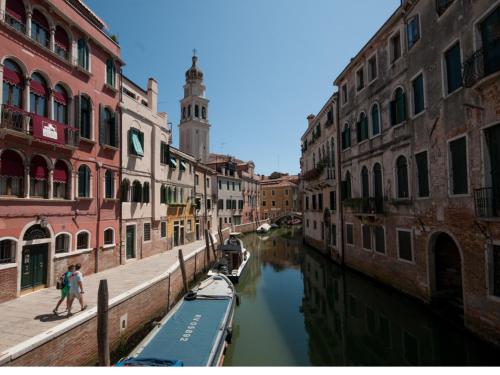 Venezia Apartments - image 11