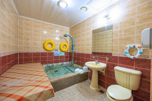 room detail thumbnail 2