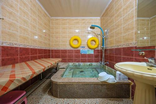 room detail thumbnail 2